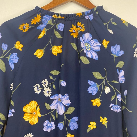 OLD NAVY Smocked Navy Floral Blouse Size Medium - Picture 5 of 8